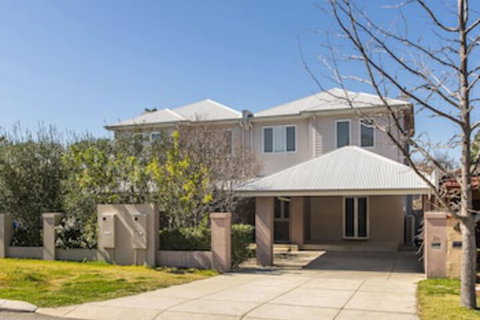 Inner Western Suburbs Retreat - Stays Accommodation 0