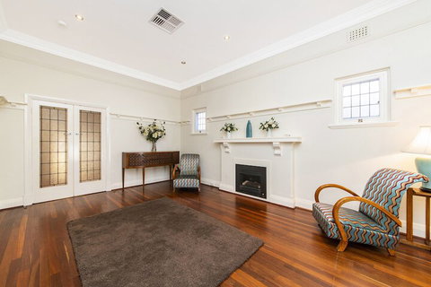 Inner Western Suburbs Retreat - Stays Accommodation 5