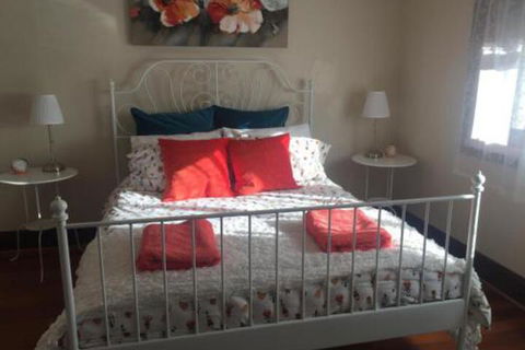 Art Deco Cottage - Stays Accommodation 0