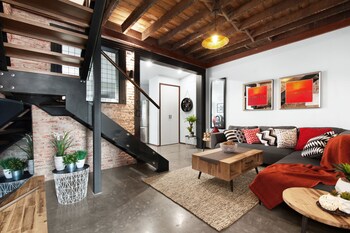 UNIQUE - New York Loft Style Townhouse - Stayed 4