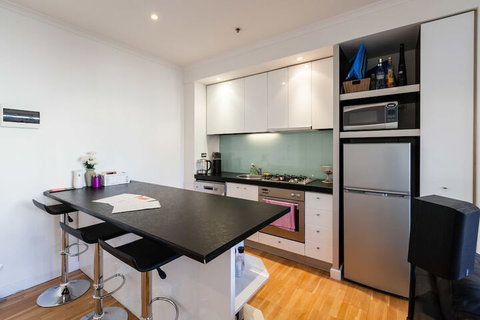 CLAUDE, 2BDR Melbourne Apartment - Stayed 3