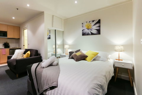 WILLOW, Carlton Studio Apartment - Stays Accommodation 2