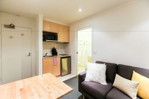 WILLOW, Carlton Studio Apartment - Stays Accommodation 1