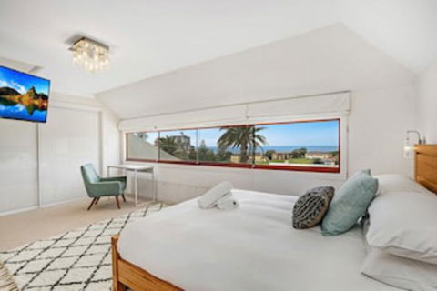 Newcastle Executive Homes - Oceanview Terrace - Stays Accommodation 0