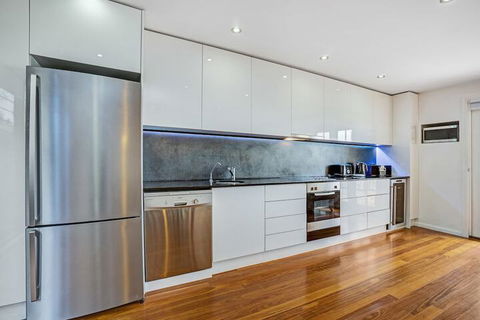 Newcastle Executive Homes - Oceanview Terrace - Stays Accommodation 2