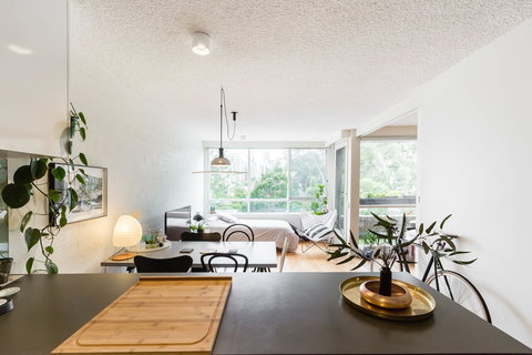 ISAAC, 1BDR South Melbourne Apartment - Stayed 2