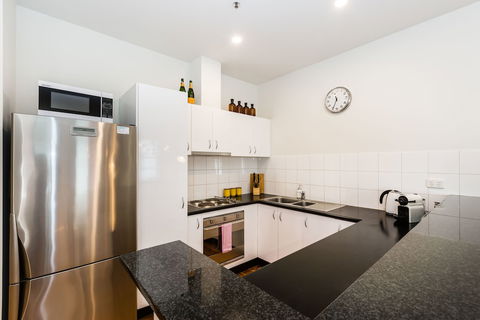 AERIN, 2BDR Melbourne Apartment - Stayed 6