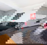 Executive Apartment With Bay Views - Stayed