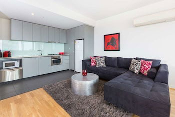 Executive Apartment With Bay Views - Stayed 0