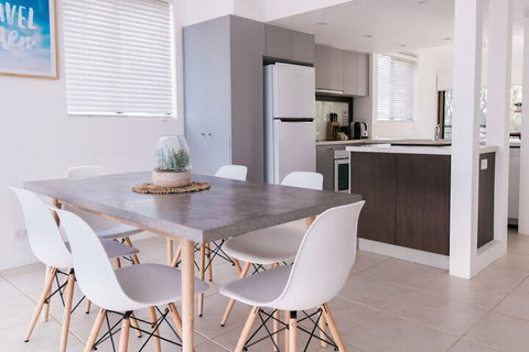 Unit 4 Weyba Lodge Noosa - Stayed 7