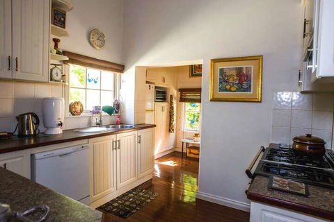 Meadow Cottage Guildford - Stayed 3