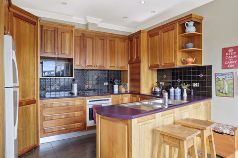 Manfield City Waterfront View Cottage - Stayed 3
