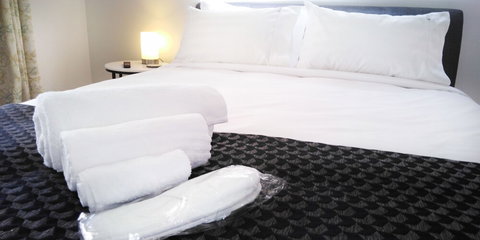 Lakeside Retreat & Business - Stayed 4