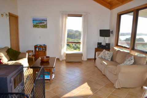 Pelican Lagoon Cabin - Stays Accommodation 4
