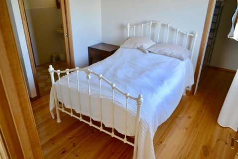 Pelican Lagoon Cabin - Stays Accommodation 2