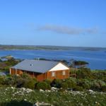 Pelican Lagoon Cabin - Stays Accommodation 0