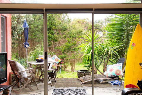 Smith Beach Getaways Beachwood Garden Studio - Stayed 3