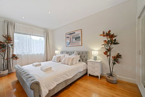 Tranquil & Spacious Home Near Shopping Mall - Stays Accommodation 4