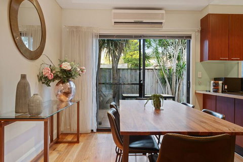 Tranquil & Spacious Home Near Shopping Mall - Stays Accommodation 5