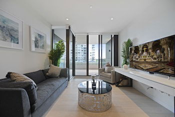 Brand New Fully Furnished Apartment Near Macquarie Centre - Stayed 6