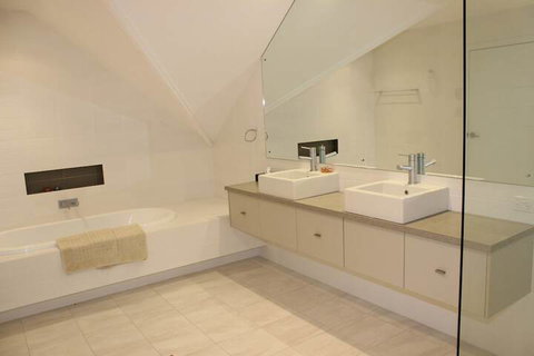 Ama Worimi - Stayed 7