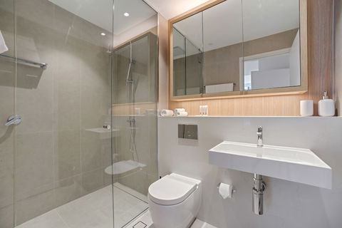 New Luxury Apartment Walking To Shops & Cinema - Stayed 4