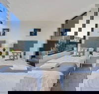 New Luxury Apartment Walking to Shops  Cinema - Stayed