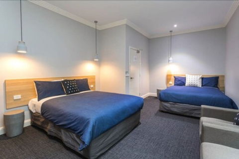 The Manhattan - Stayed 3