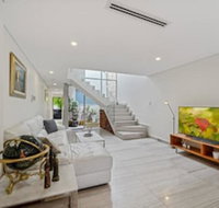 Luxurious New House Hidden Near Central CBD - Stays Accommodation
