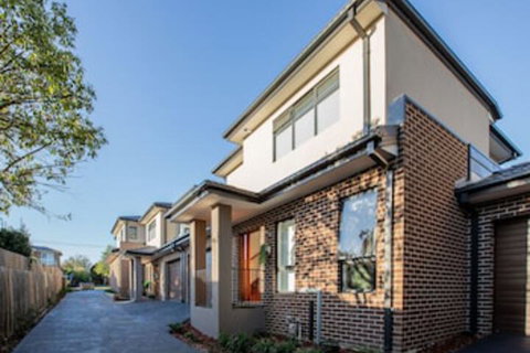 AUJOY 4 Bed Townhouse Burwood 2 - Stays Accommodation 0