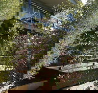 Paradise Escapes - 001 - Stayed