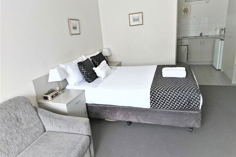 Fantasia Glenelg Studio Apartments - Stayed 5