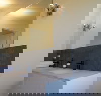 McCarthy Grove - Stayed