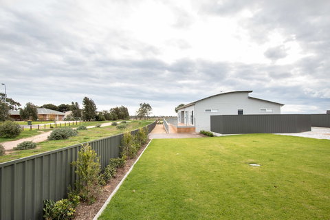 Wellington Lake Retreat - Stays Accommodation 0