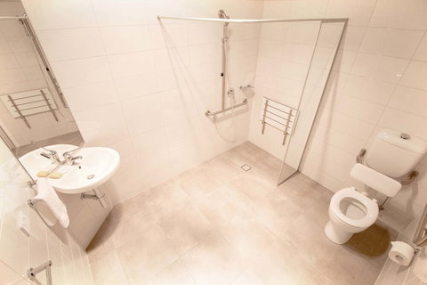 Wellington Lake Retreat - Stays Accommodation 2