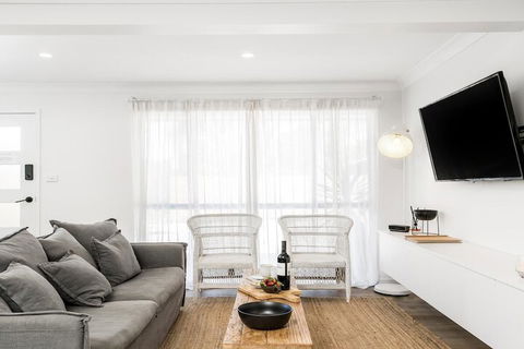 The Den - Stayed 2