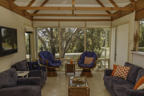 Tranquillity On Riverview 33 Riverview Drive - Stayed 4