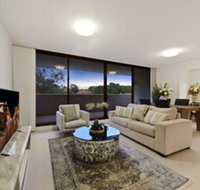 HomeHotel Spacious Luxury Apt Next to Shopping - Stays Accommodation