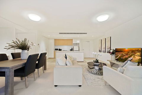 HomeHotel Spacious Luxury Apt Next To Shopping - Stayed 3