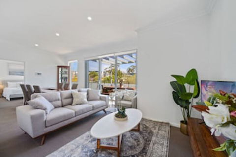 HomeHotel Luxurious 3 Bedrooms - Stayed 0
