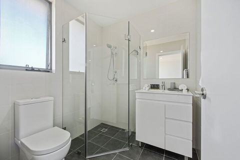 HomeHotel Luxurious 3 Bedrooms - Stayed 4