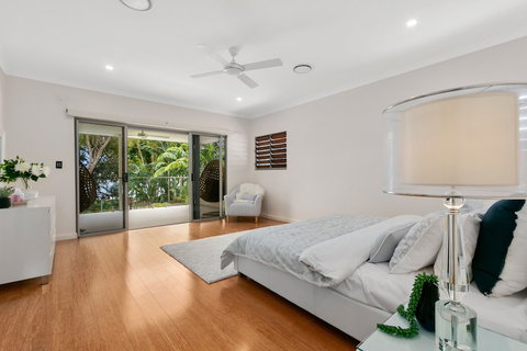 Luxury Living On The Beachfront - Stayed 6