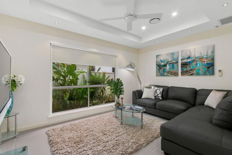 Luxury Living On The Beachfront - Stayed 5