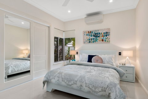 Luxury Living On The Beachfront - Stayed 4