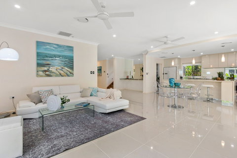 Luxury Living On The Beachfront - Stayed 3