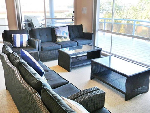 QUAYS 6 - Stayed 6