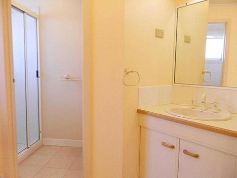 QUAYS 6 - Stayed 7