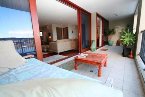 2 / 21 25 Fletcher Street Casablanca At Bogarts - Stayed 3