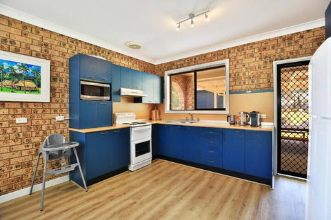 Marias Beach House Pet Friendly - Stays Accommodation 4