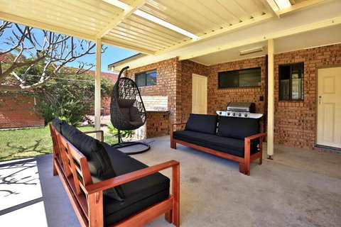 Marias Beach House Pet Friendly - Stays Accommodation 7